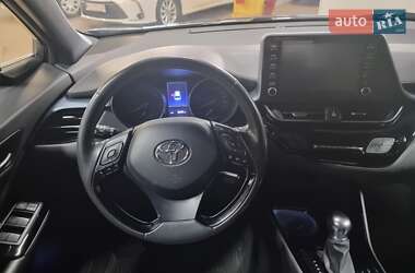 Внедорожник / Кроссовер Toyota C-HR 2019 в 