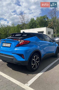 Позашляховик / Кросовер Toyota C-HR 2018 в 