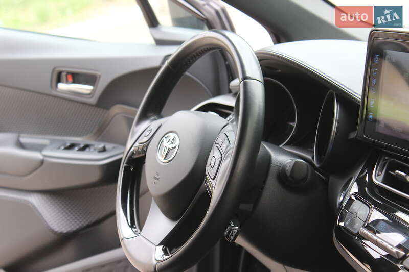 Позашляховик / Кросовер Toyota C-HR 2019 в Дніпрі