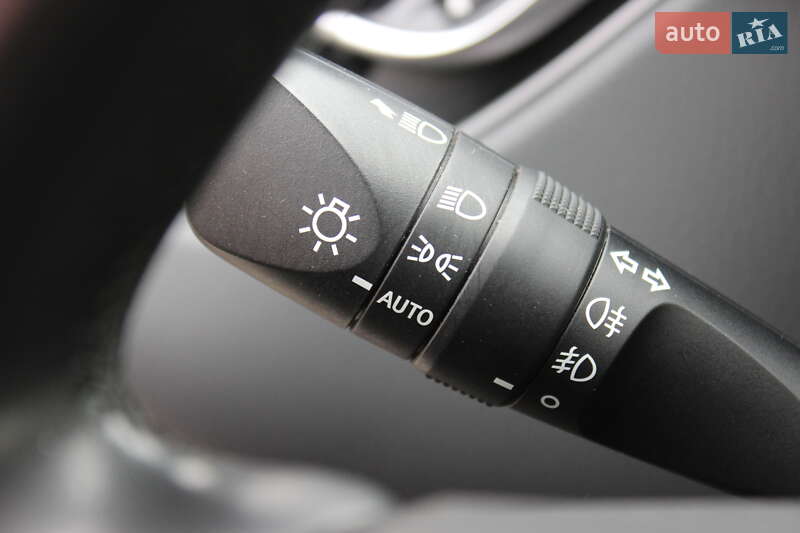 Позашляховик / Кросовер Toyota C-HR 2019 в Дніпрі