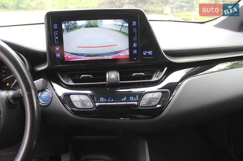 Позашляховик / Кросовер Toyota C-HR 2019 в Дніпрі