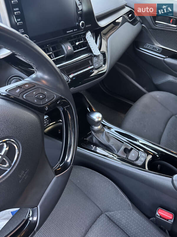 Позашляховик / Кросовер Toyota C-HR 2019 в Івано-Франківську