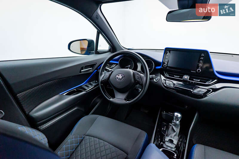 Внедорожник / Кроссовер Toyota C-HR 2020 в Киеве