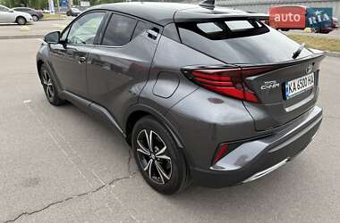 Позашляховик / Кросовер Toyota C-HR 2022 в 