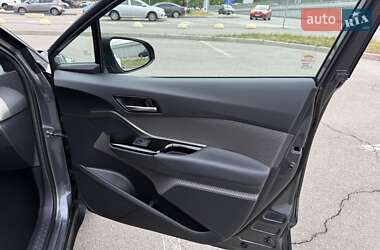Позашляховик / Кросовер Toyota C-HR 2022 в 