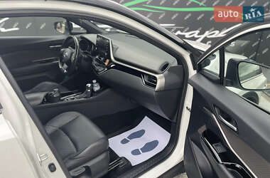Внедорожник / Кроссовер Toyota C-HR 2019 в 