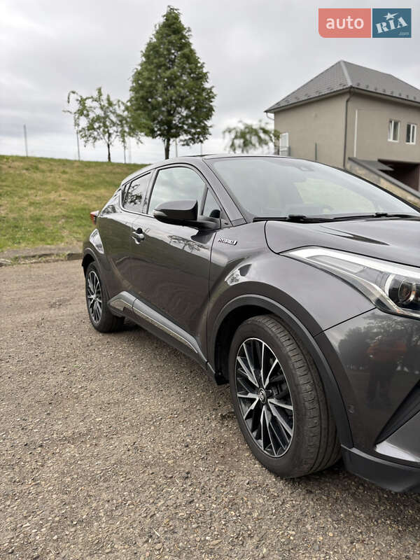 Внедорожник / Кроссовер Toyota C-HR 2016 в Черновцах