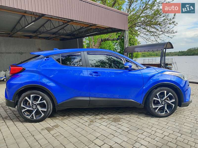 Позашляховик / Кросовер Toyota C-HR 2017 в Запоріжжі