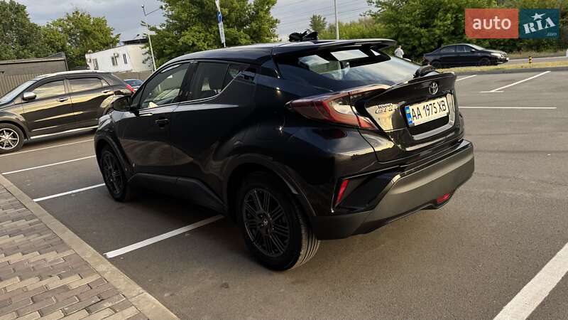 Внедорожник / Кроссовер Toyota C-HR 2017 в Киеве