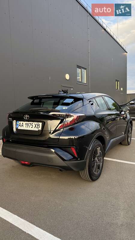 Внедорожник / Кроссовер Toyota C-HR 2017 в Киеве