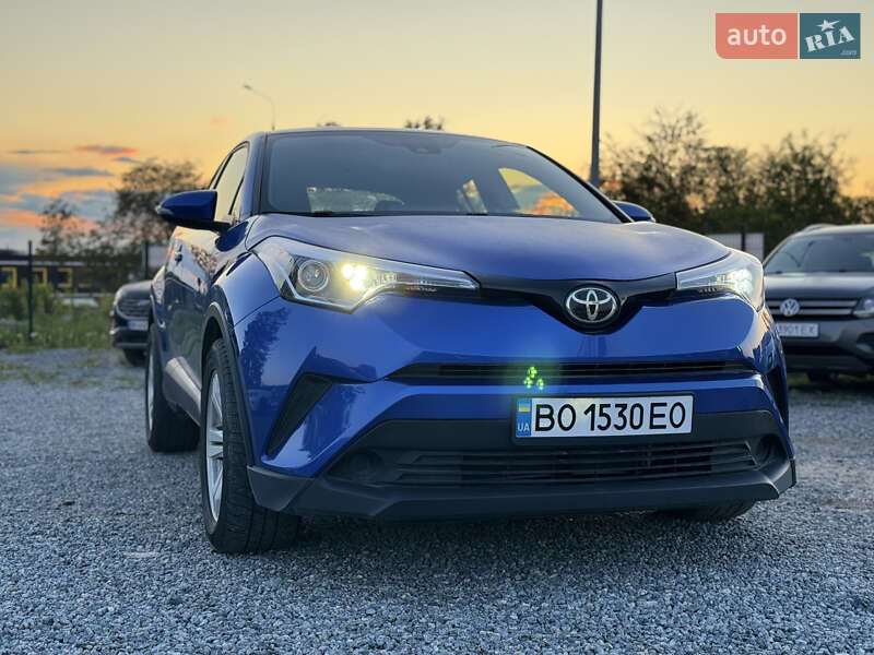 Внедорожник / Кроссовер Toyota C-HR 2019 в Тернополе