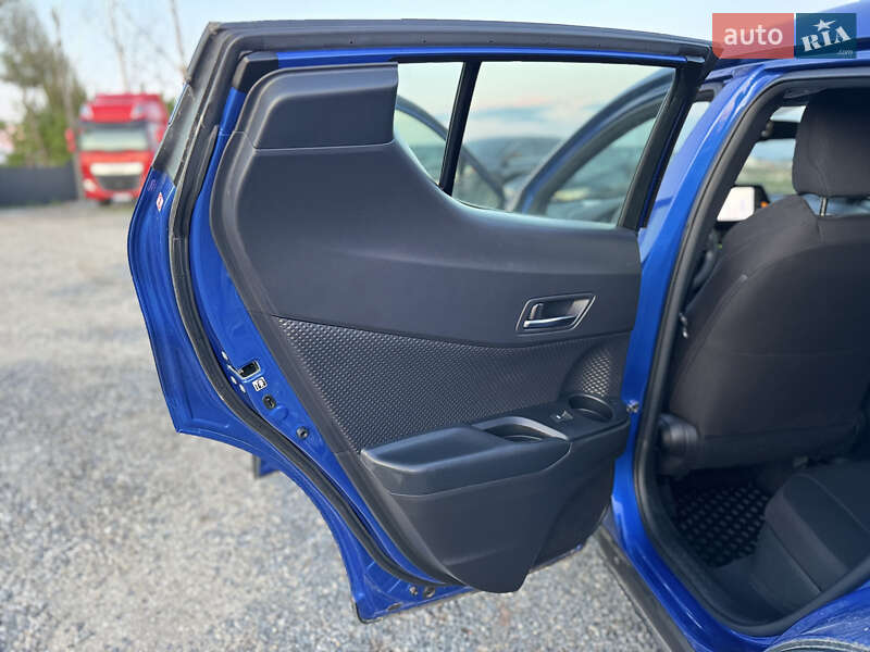 Внедорожник / Кроссовер Toyota C-HR 2019 в Тернополе