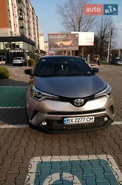 Внедорожник / Кроссовер Toyota C-HR 2017 в Хмельницком