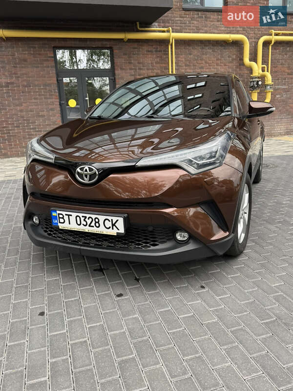 Позашляховик / Кросовер Toyota C-HR 2017 в 