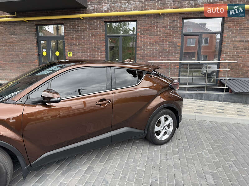 Позашляховик / Кросовер Toyota C-HR 2017 в Полтаві