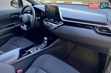 Внедорожник / Кроссовер Toyota C-HR 2019 в 