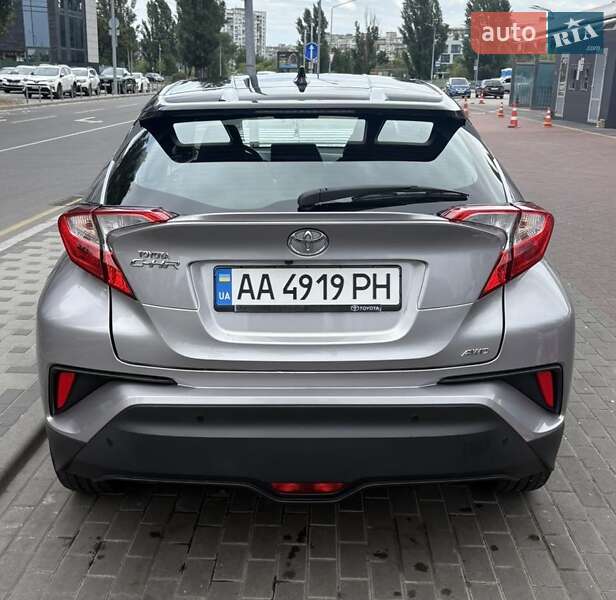 Внедорожник / Кроссовер Toyota C-HR 2016 в Киеве