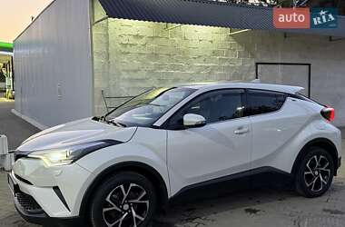 Позашляховик / Кросовер Toyota C-HR 2018 в 