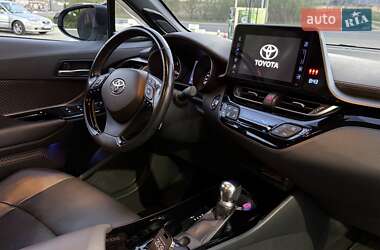 Позашляховик / Кросовер Toyota C-HR 2018 в 