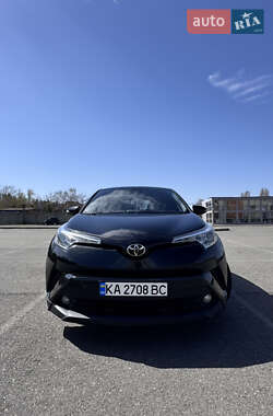 Позашляховик / Кросовер Toyota C-HR 2017 в 