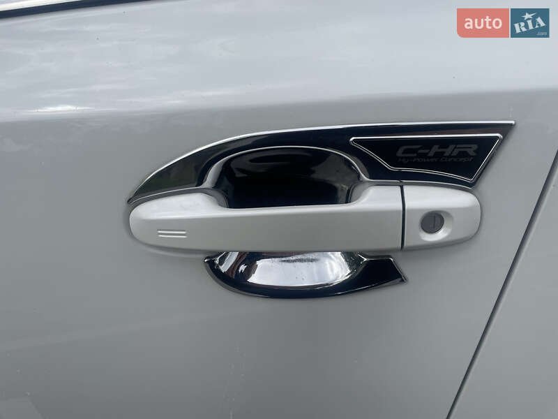 Внедорожник / Кроссовер Toyota C-HR 2018 в Ужгороде