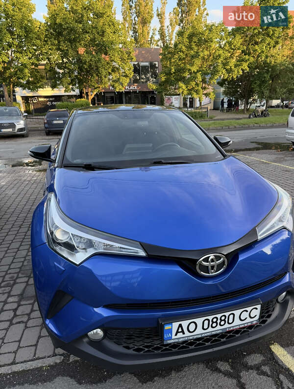 Позашляховик / Кросовер Toyota C-HR 2019 в Ужгороді