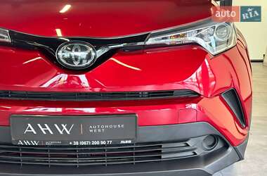 Позашляховик / Кросовер Toyota C-HR 2017 в 