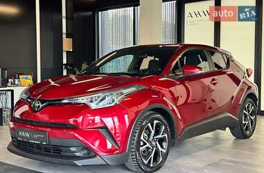 Позашляховик / Кросовер Toyota C-HR 2017 в 