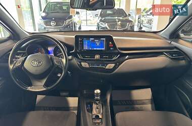 Позашляховик / Кросовер Toyota C-HR 2017 в 
