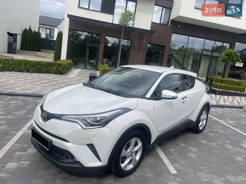 Внедорожник / Кроссовер Toyota C-HR 2018 в Ужгороде