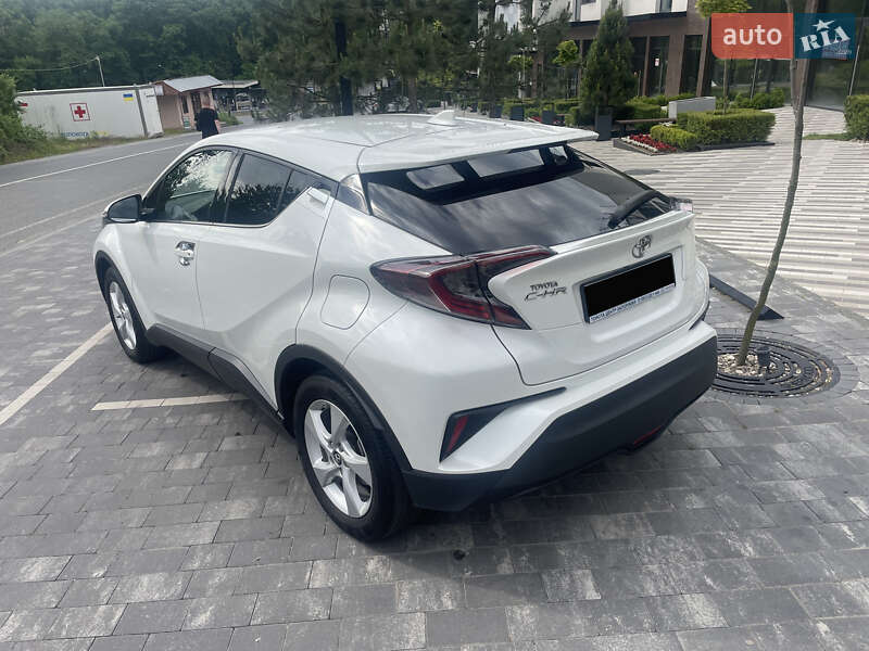 Внедорожник / Кроссовер Toyota C-HR 2018 в Ужгороде