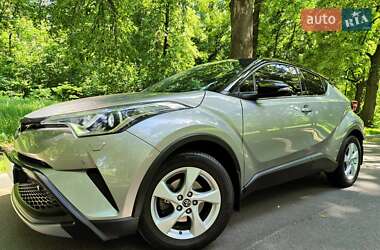 Позашляховик / Кросовер Toyota C-HR 2016 в Києві