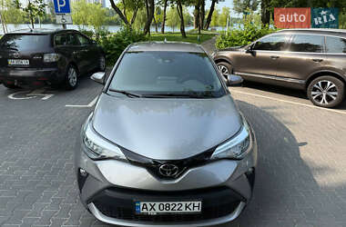 Внедорожник / Кроссовер Toyota C-HR 2021 в 