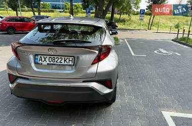 Внедорожник / Кроссовер Toyota C-HR 2021 в 