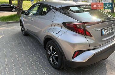 Внедорожник / Кроссовер Toyota C-HR 2021 в 