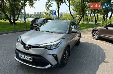 Внедорожник / Кроссовер Toyota C-HR 2021 в 