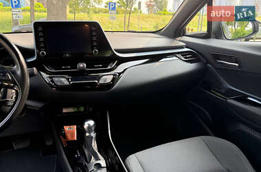 Внедорожник / Кроссовер Toyota C-HR 2021 в 