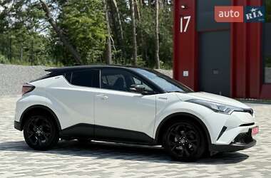 Внедорожник / Кроссовер Toyota C-HR 2018 в 