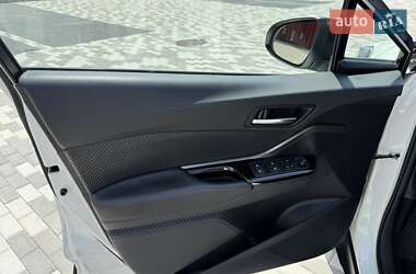 Внедорожник / Кроссовер Toyota C-HR 2018 в 