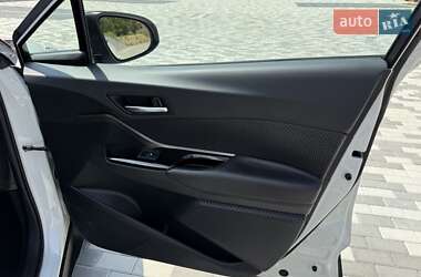 Внедорожник / Кроссовер Toyota C-HR 2018 в 