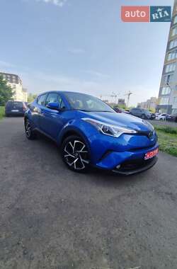 Внедорожник / Кроссовер Toyota C-HR 2018 в 