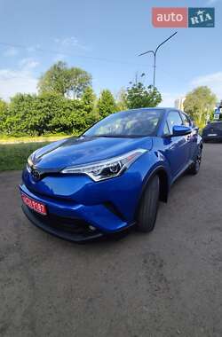 Внедорожник / Кроссовер Toyota C-HR 2018 в 