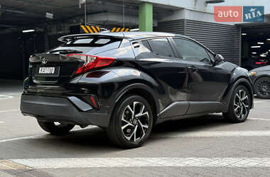 Позашляховик / Кросовер Toyota C-HR 2018 в 