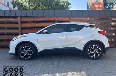 Внедорожник / Кроссовер Toyota C-HR 2019 в 