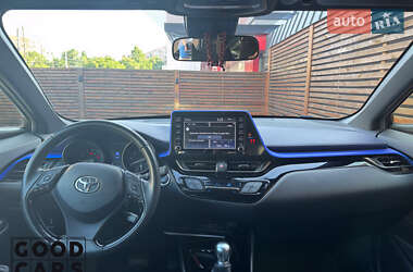 Внедорожник / Кроссовер Toyota C-HR 2019 в 
