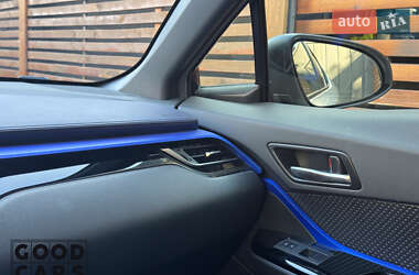 Внедорожник / Кроссовер Toyota C-HR 2019 в 