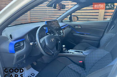 Внедорожник / Кроссовер Toyota C-HR 2019 в 
