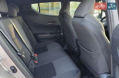 Внедорожник / Кроссовер Toyota C-HR 2020 в 