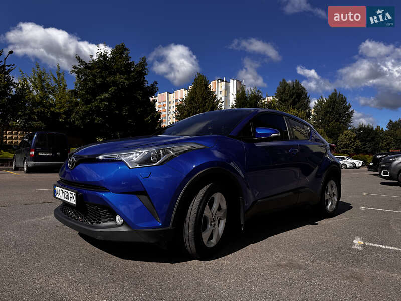 Внедорожник / Кроссовер Toyota C-HR 2016 в Киеве