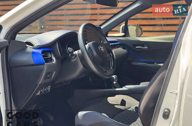 Внедорожник / Кроссовер Toyota C-HR 2020 в 